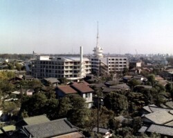 再建7年、代々木校舎(現・渋谷キャンパス)完成。1962年ころ