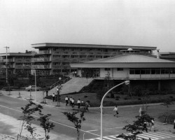 竣工したばかりの円形食堂〔1967 年〕