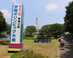 1964年から付属高校の生徒たちが、湘南キャンパスに泊まり込みで集まり、「学園オリンピック大会」スポーツ大会を開催しています。生徒たちは、スポーツの他にも、他校の生徒や大学生と交流して、大学の魅力を体験しています。 若人の舞台