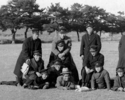 東北帝国大学時代(後列中央) 東北帝国大学時代の松前重義