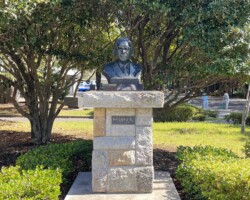 「松前重義先生像」